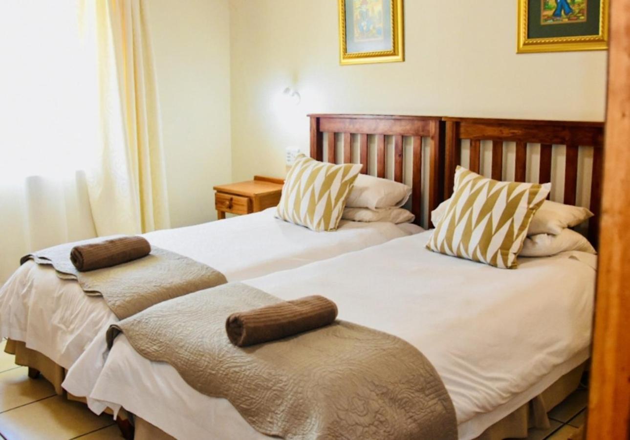 Donkin Country House Бофорт Уест Екстериор снимка